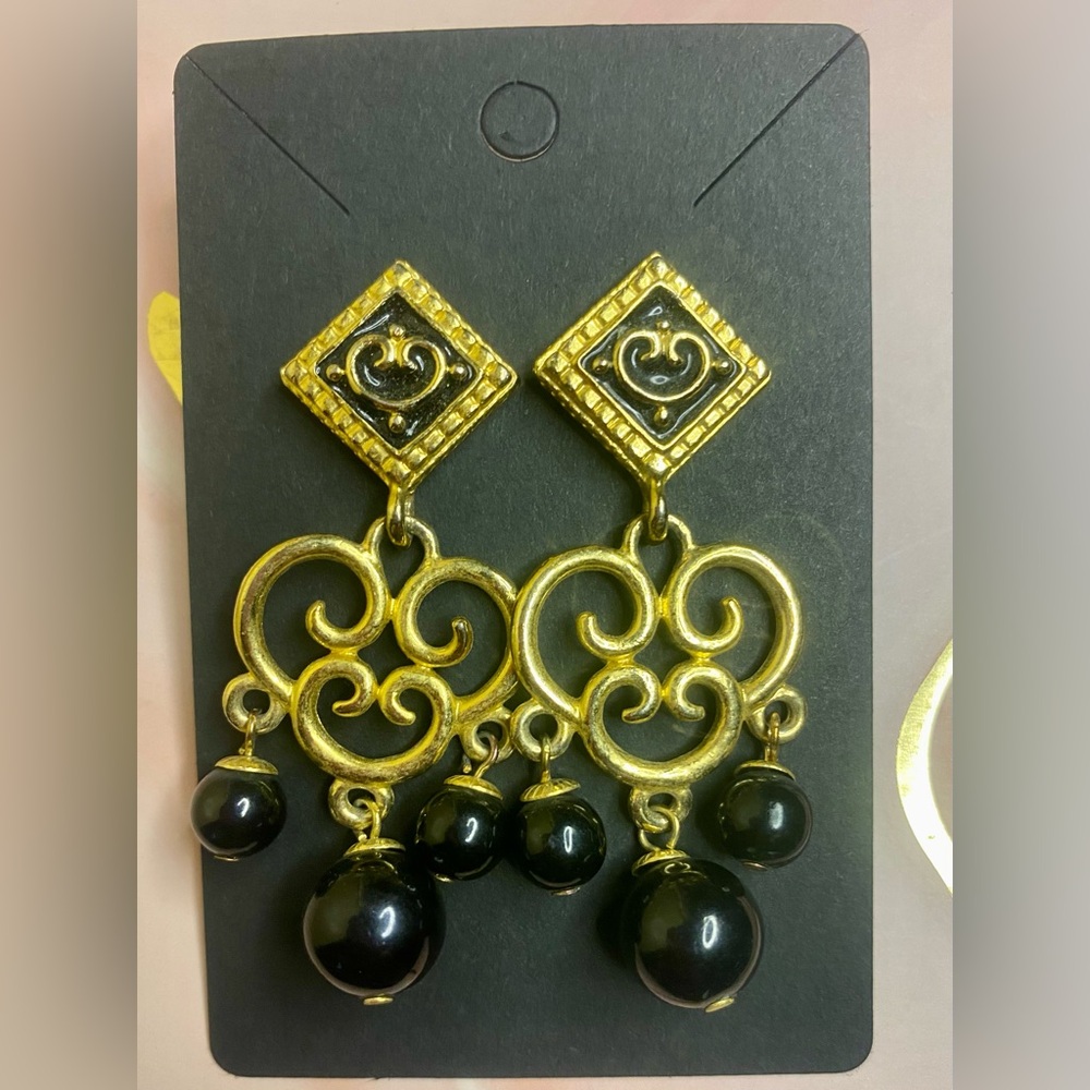 Vintage black earrings